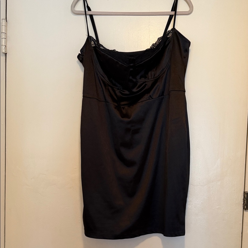 Sexy curve sateen style dress with cup details size 2x curve